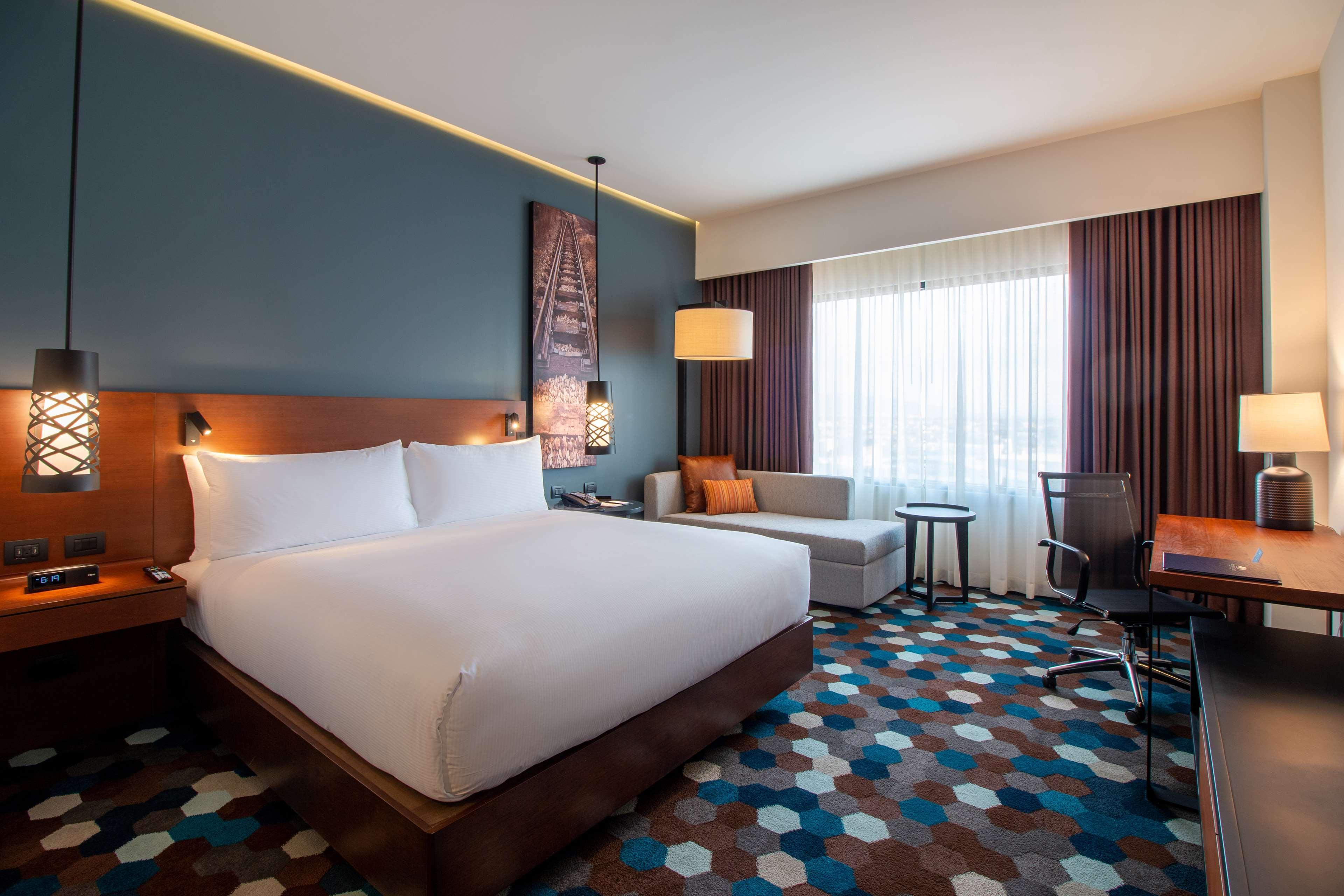 Doubletree By Hilton Celaya Селая Екстер'єр фото