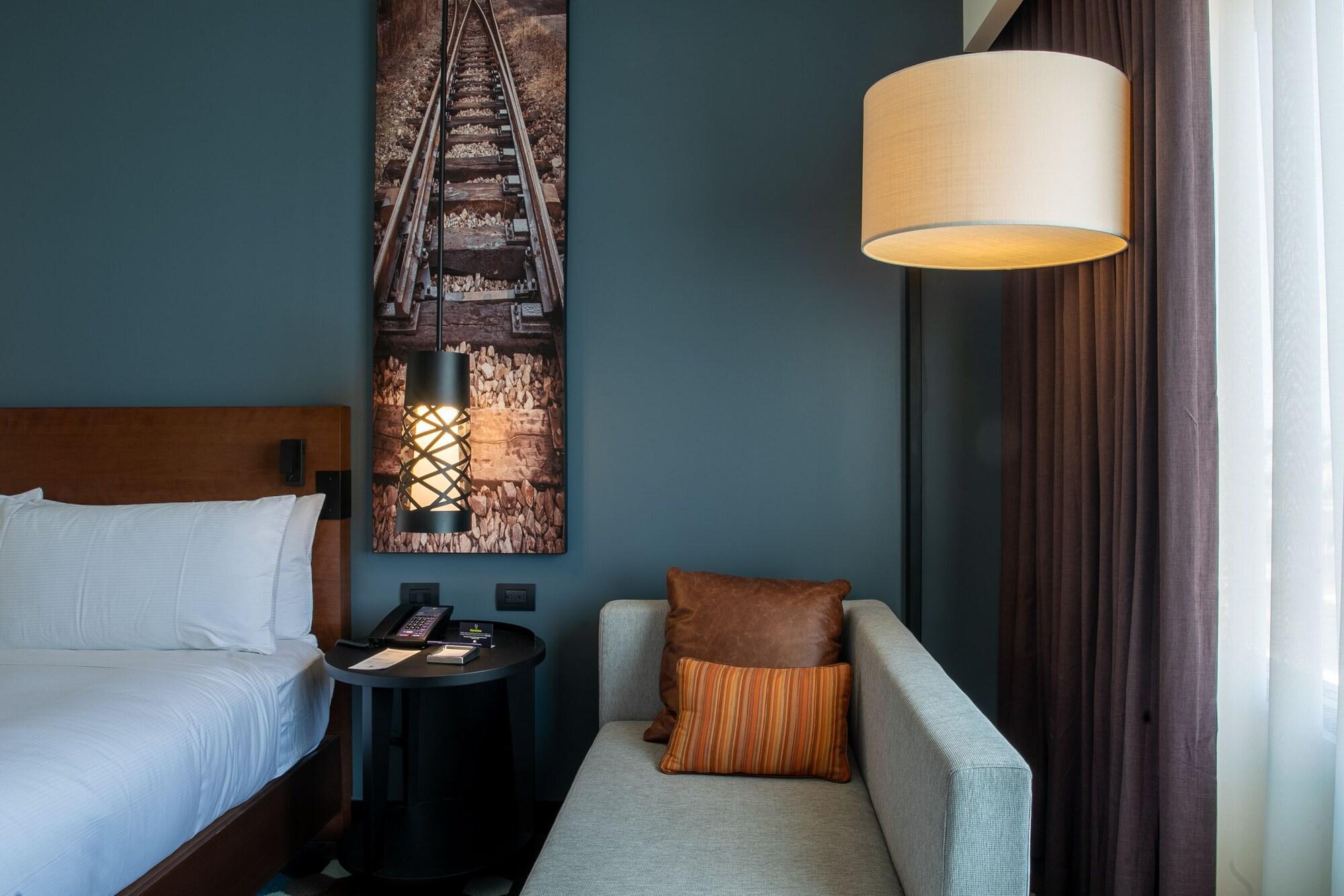 Doubletree By Hilton Celaya Селая Екстер'єр фото