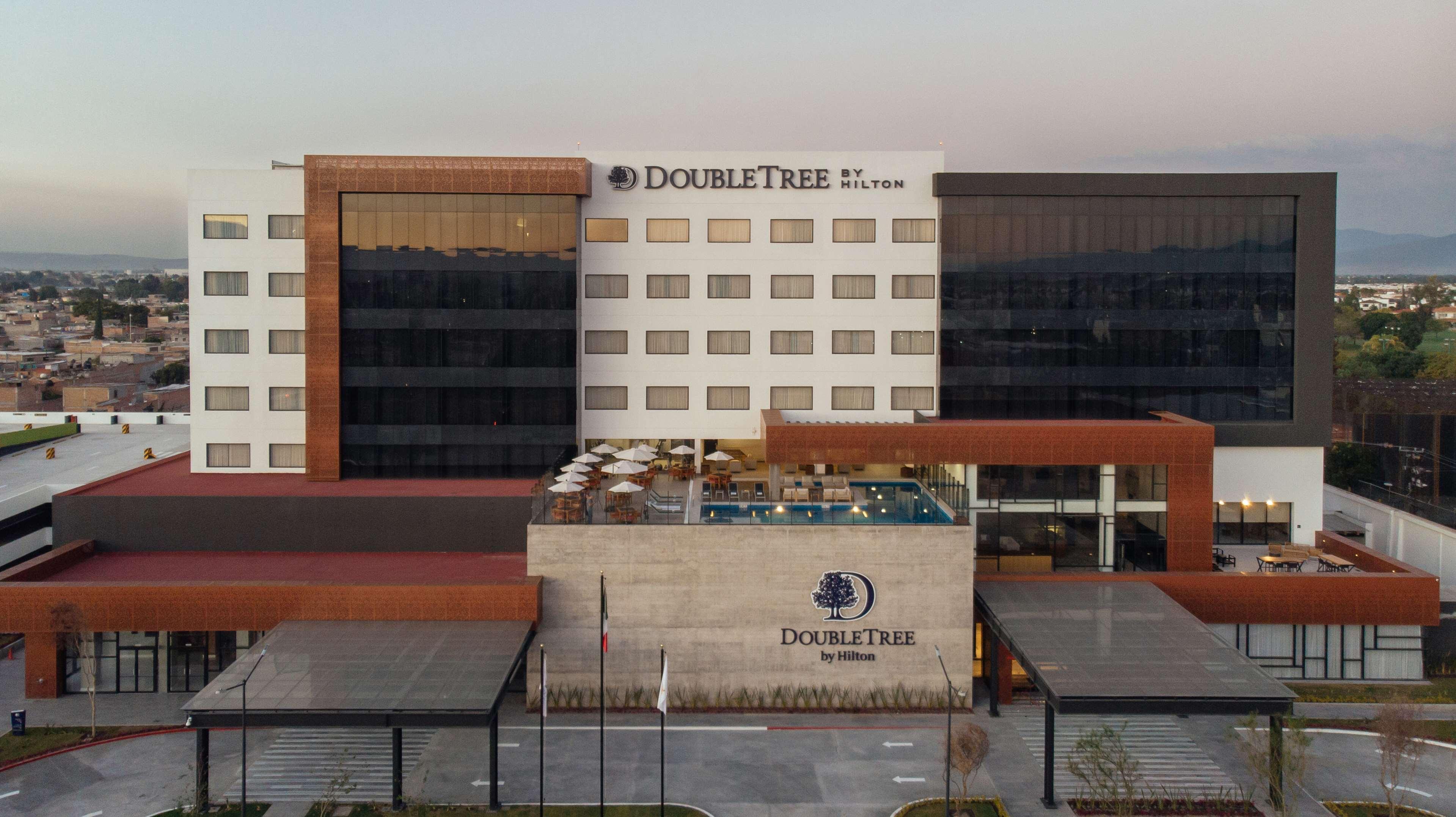 Doubletree By Hilton Celaya Селая Екстер'єр фото