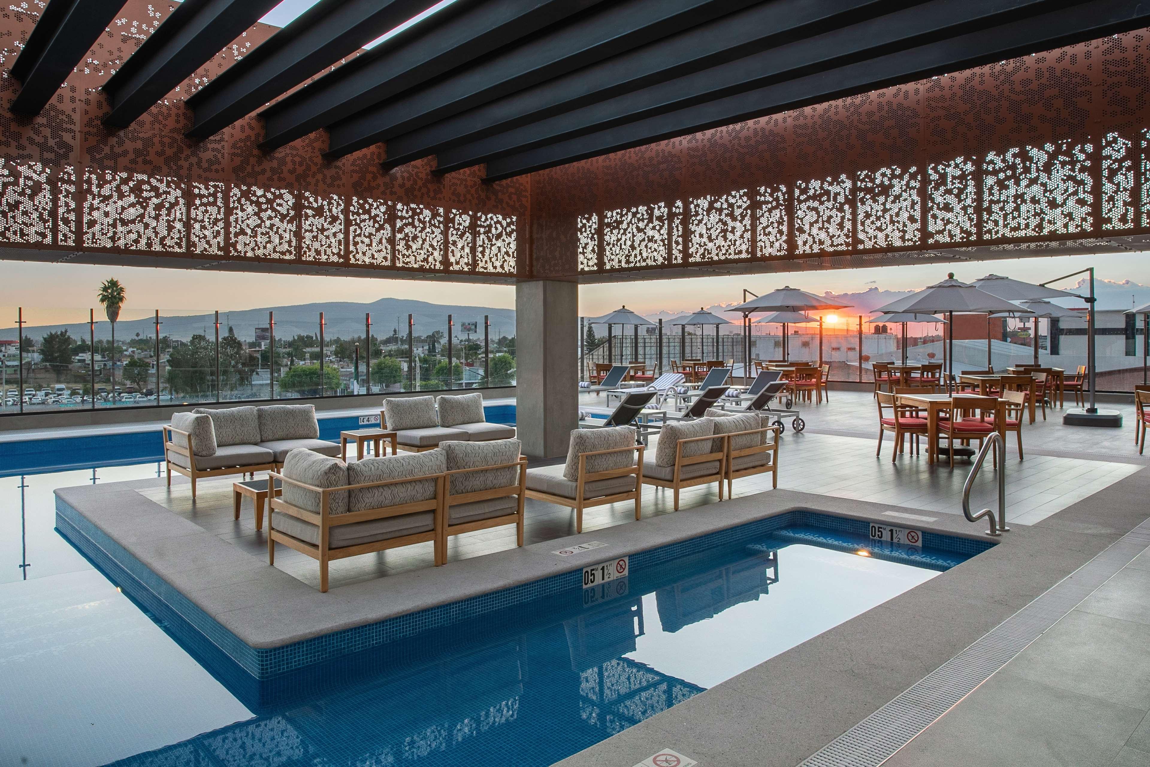 Doubletree By Hilton Celaya Селая Екстер'єр фото