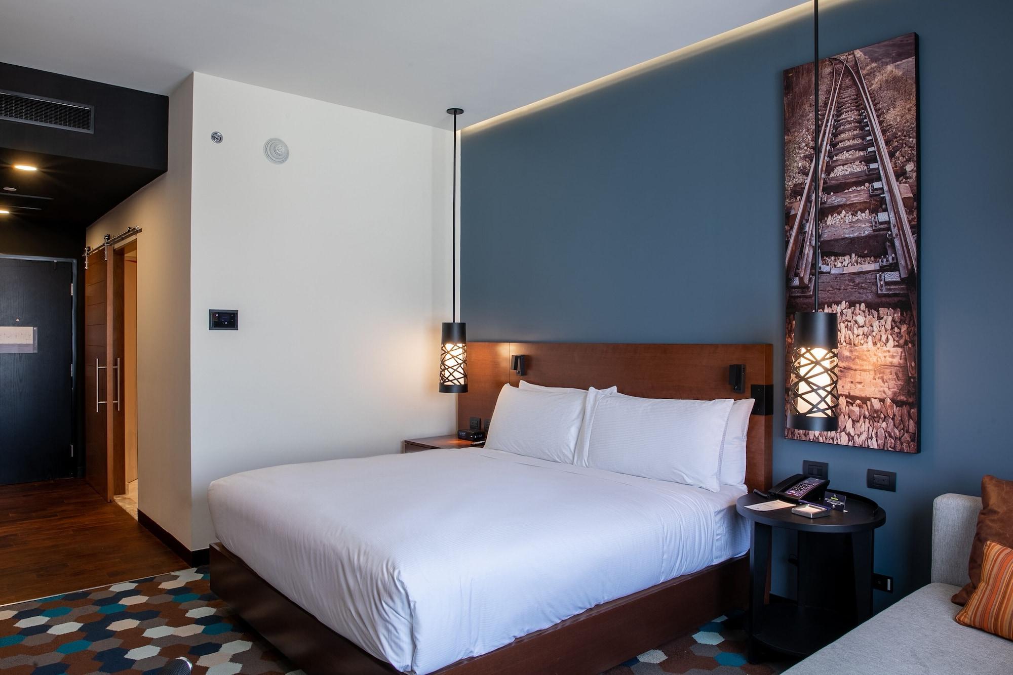 Doubletree By Hilton Celaya Селая Екстер'єр фото