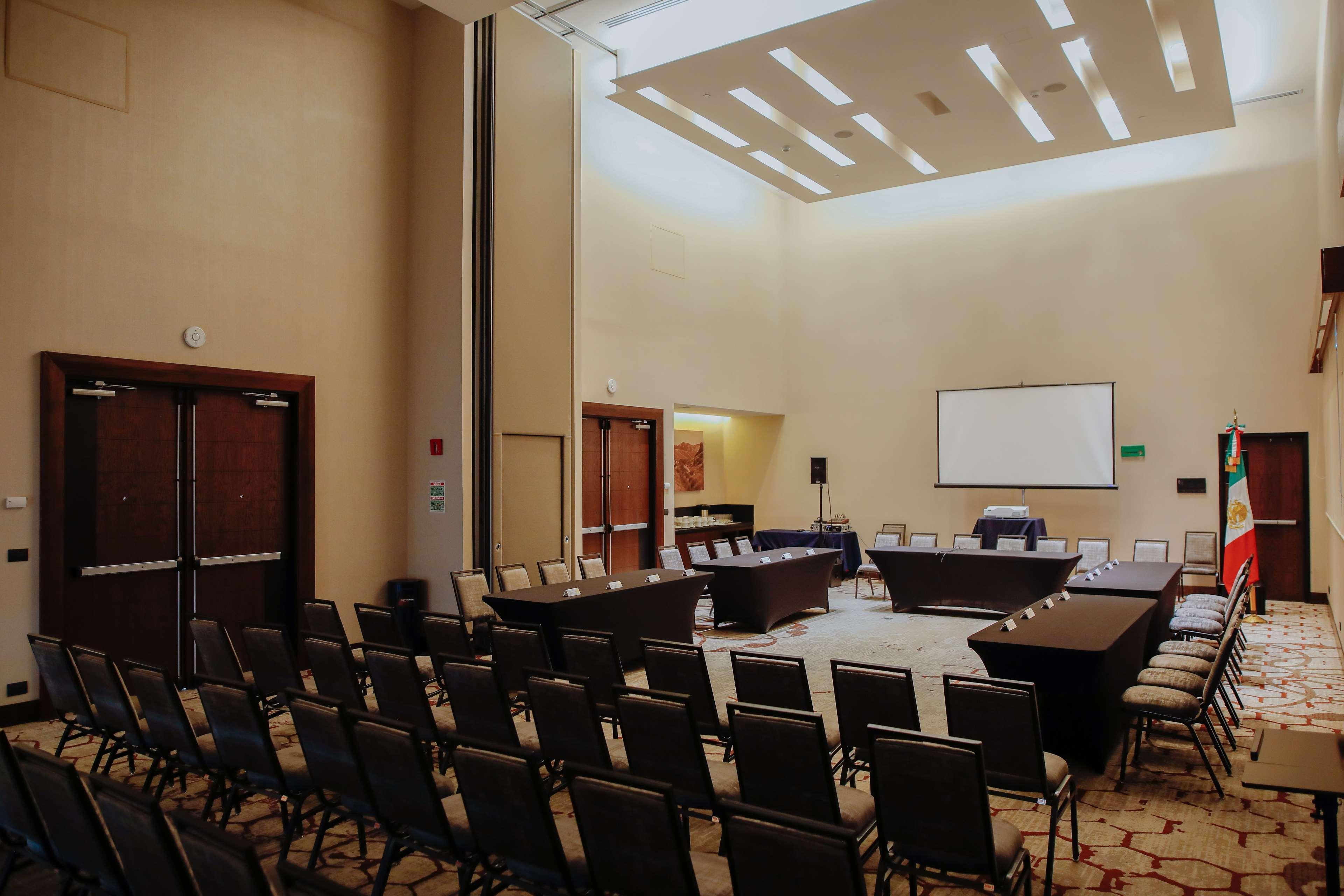 Doubletree By Hilton Celaya Селая Екстер'єр фото