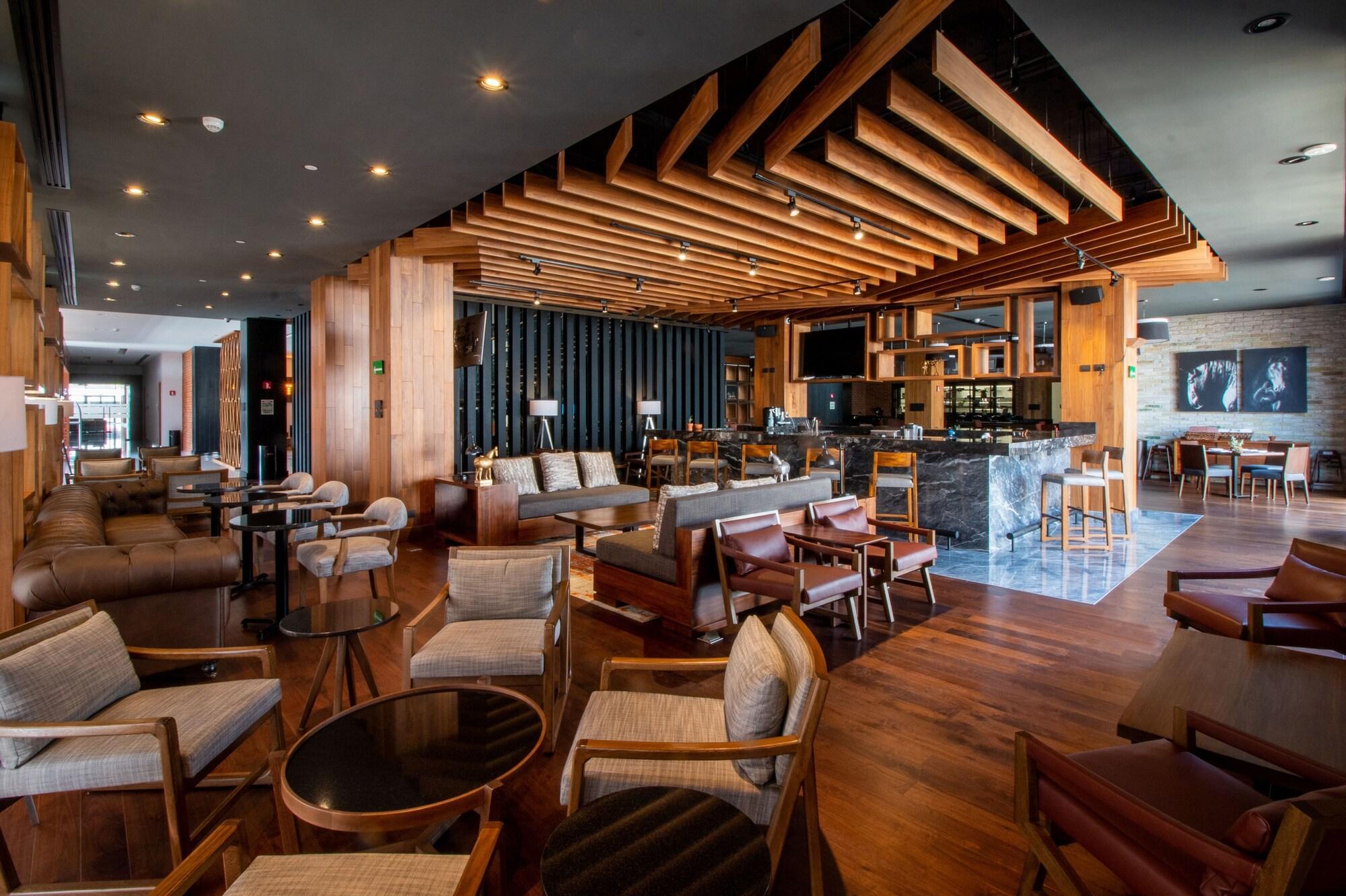 Doubletree By Hilton Celaya Селая Екстер'єр фото