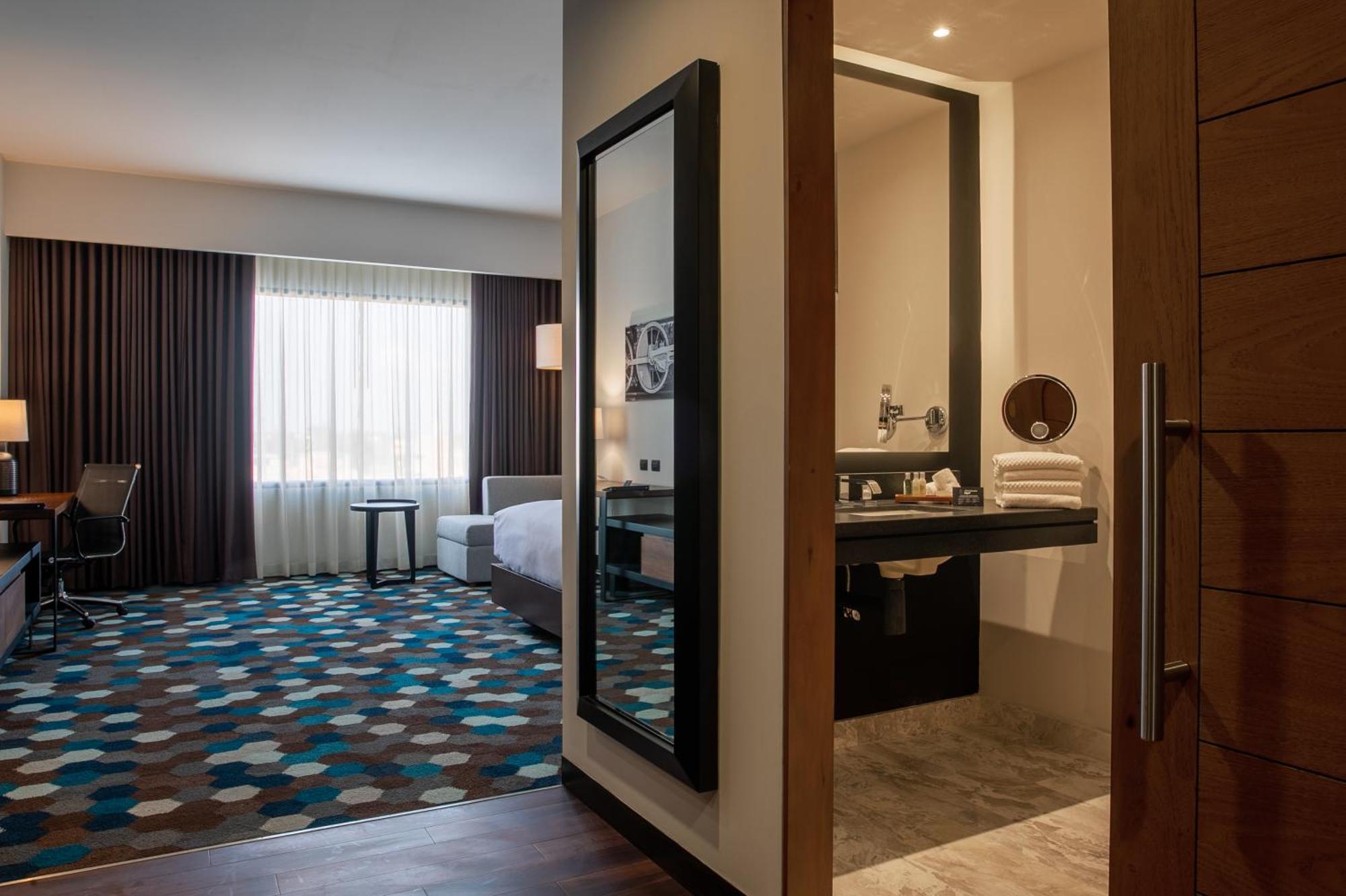 Doubletree By Hilton Celaya Селая Екстер'єр фото