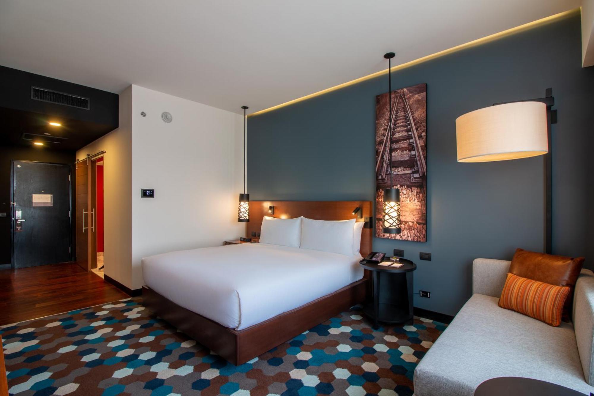 Doubletree By Hilton Celaya Селая Екстер'єр фото