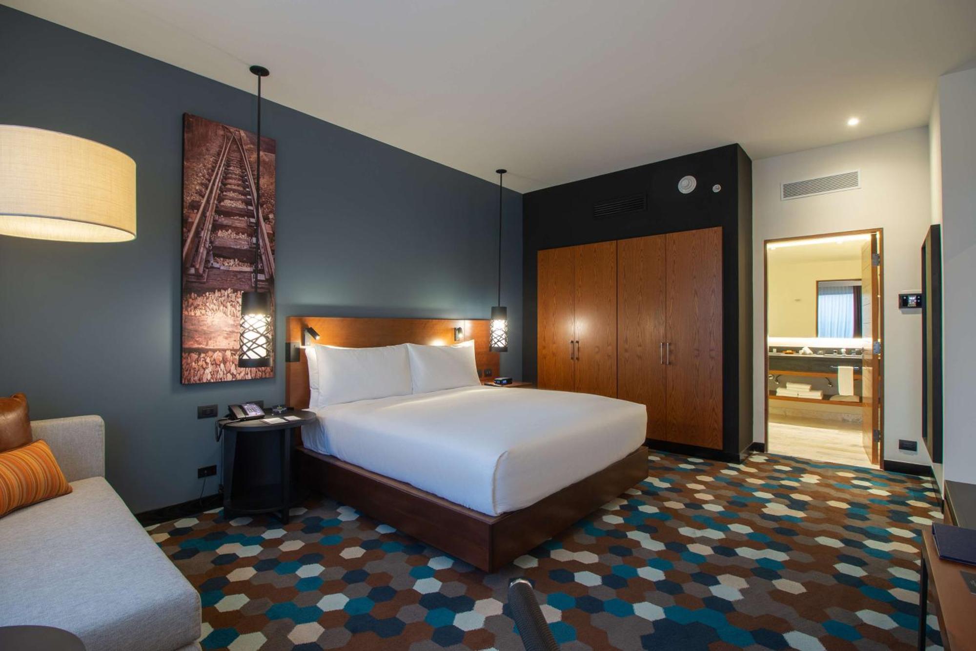 Doubletree By Hilton Celaya Селая Екстер'єр фото
