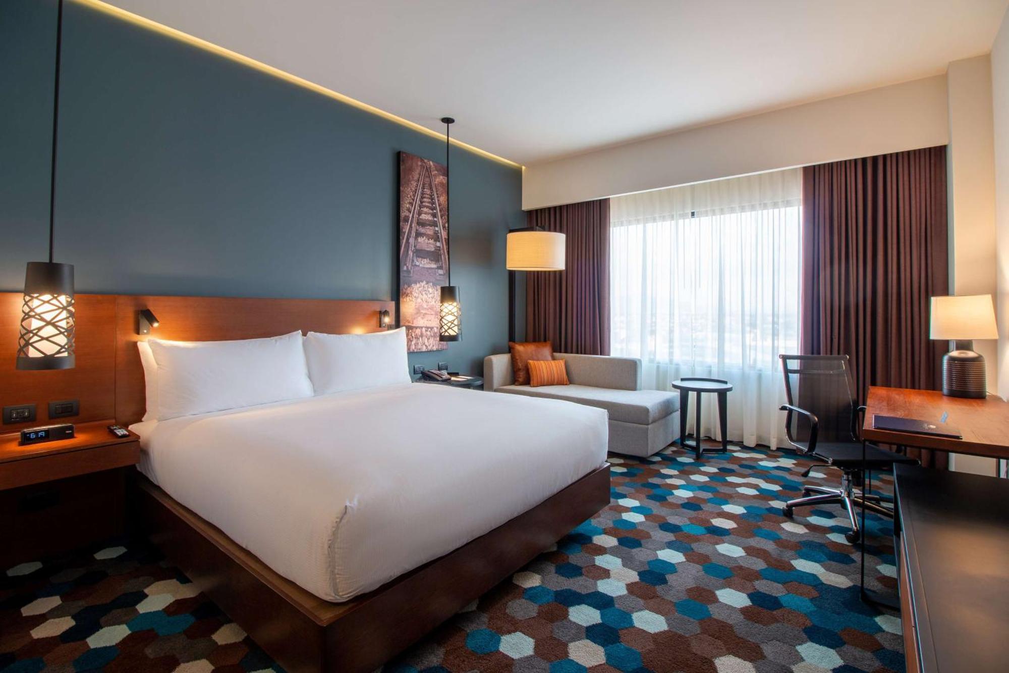 Doubletree By Hilton Celaya Селая Екстер'єр фото