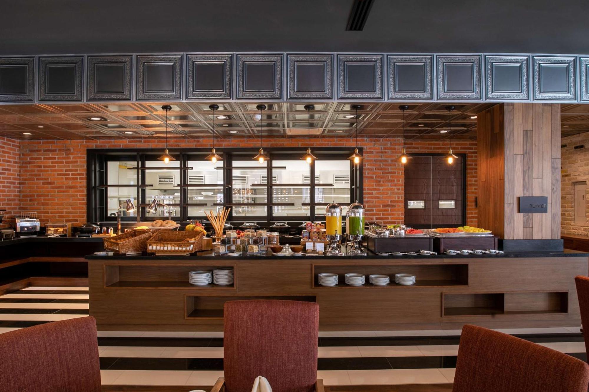 Doubletree By Hilton Celaya Селая Екстер'єр фото